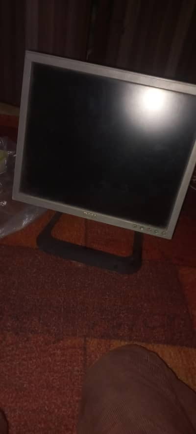 19 in dell with stand