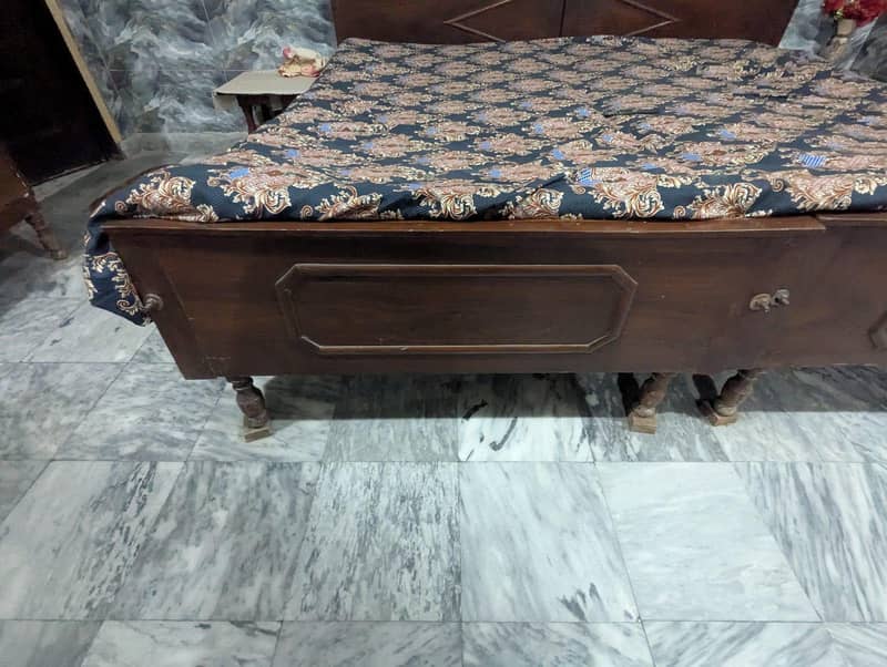 Bed, Dressing table and Showcase 2
