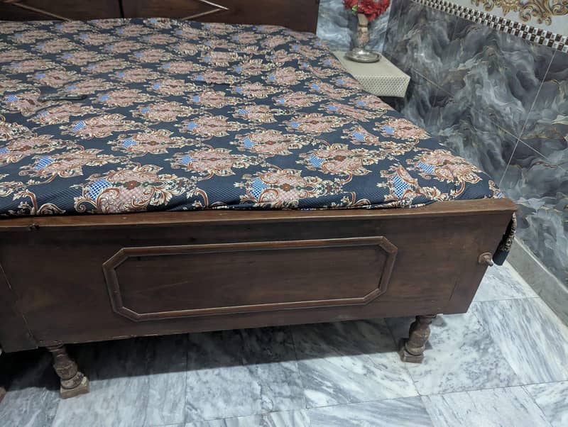 Bed, Dressing table and Showcase 6