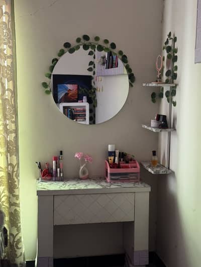 Vanity/dressing table with mirror