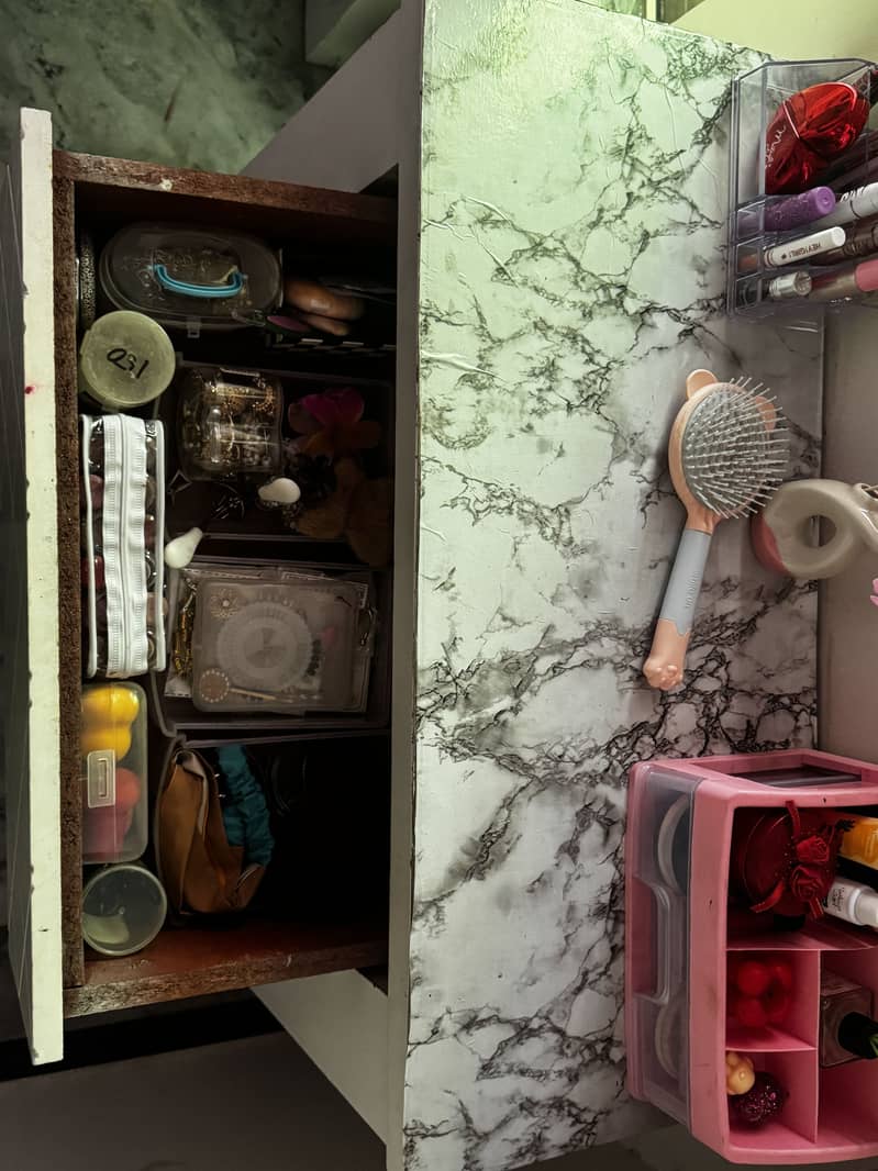 Vanity/dressing table with mirror 1