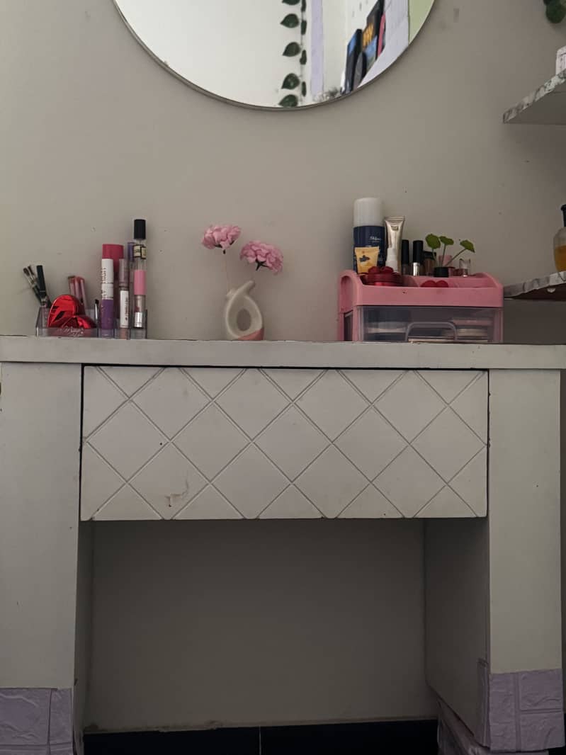 Vanity/dressing table with mirror 4