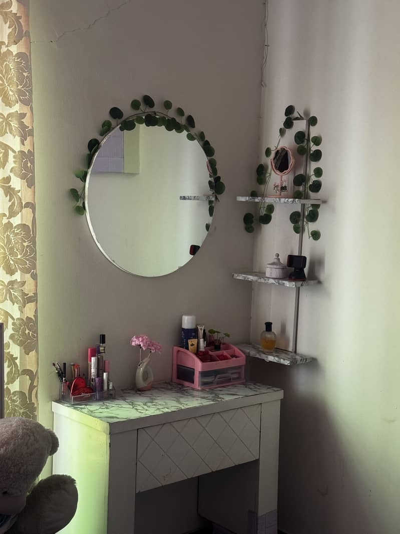 Vanity/dressing table with mirror 5
