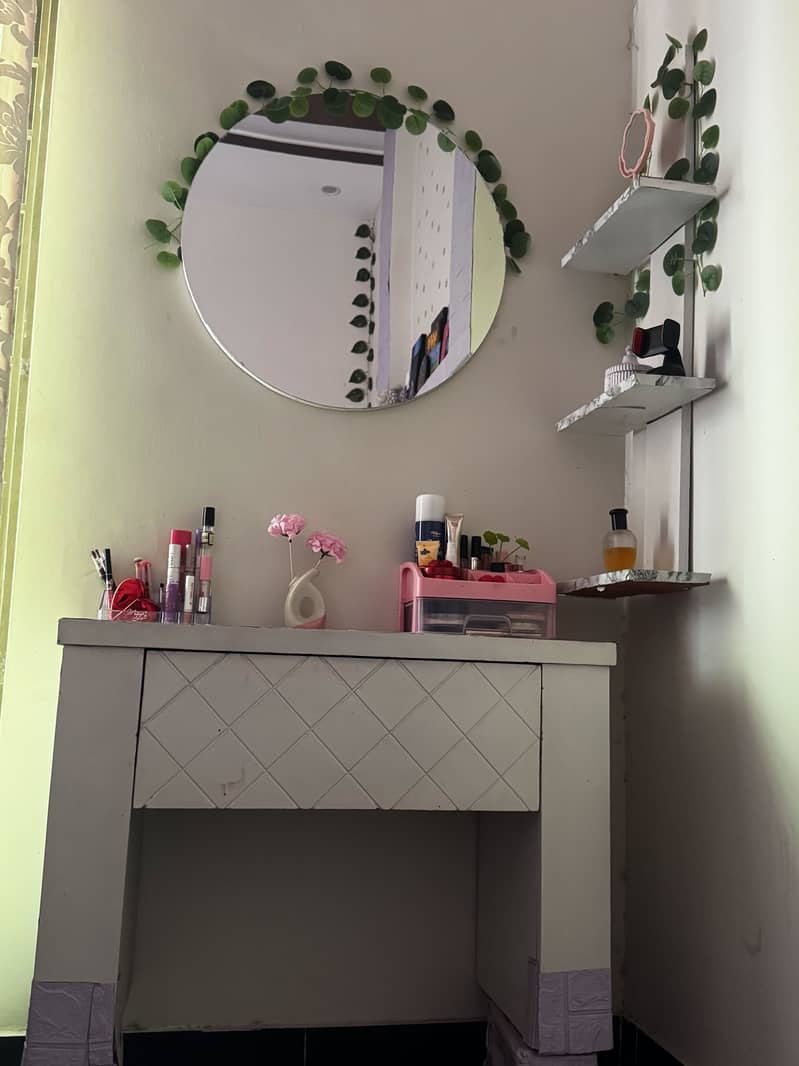 Vanity/dressing table with mirror 6
