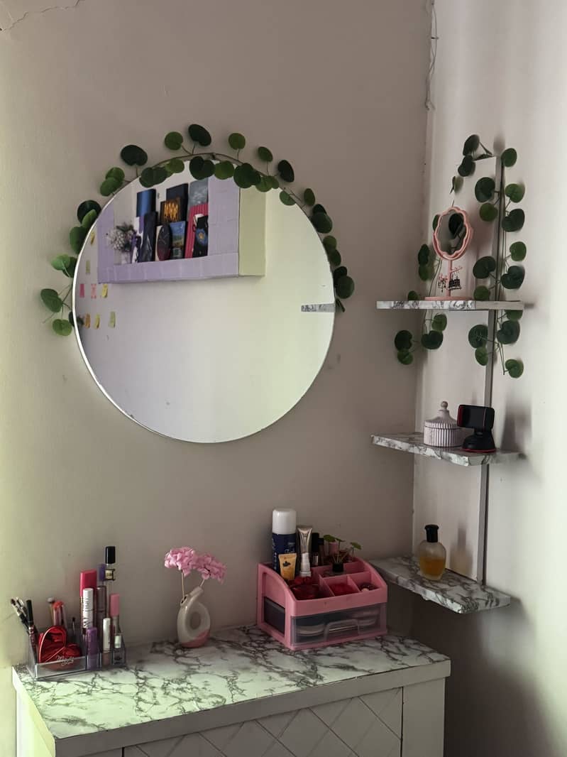 Vanity/dressing table with mirror 8