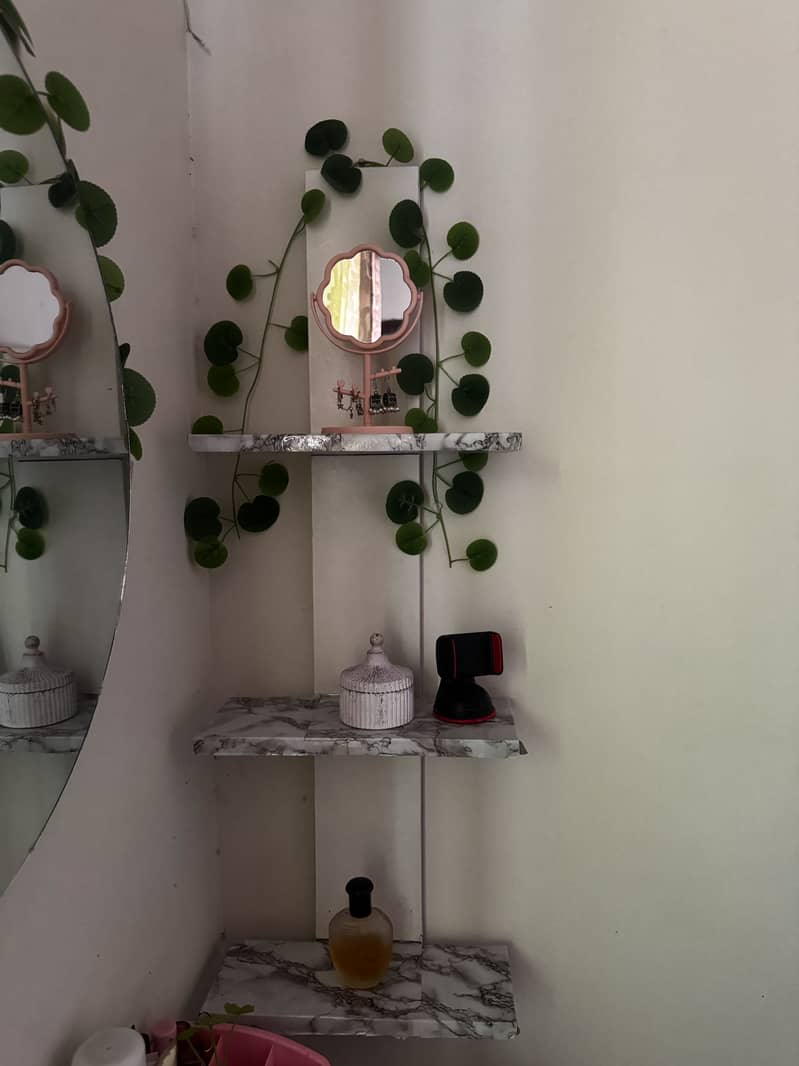 Vanity/dressing table with mirror 10