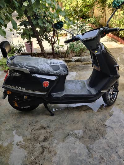 Metro M6 Scooty