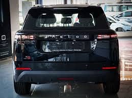 Jaecoo J5 2026 premium in black.