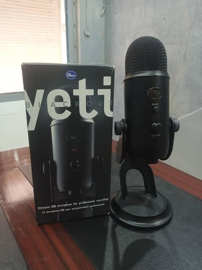 Blue Yeti Blackout USB Microphone Almost Brand New with Box