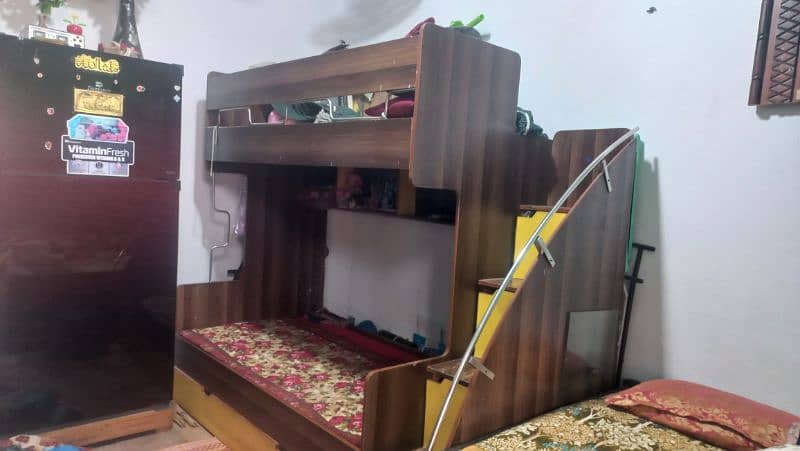 Double bed in clean surface condition 0