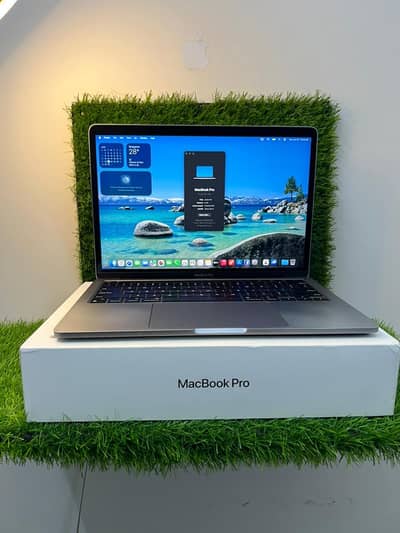 apple MacBook pro 2022/ m2 512 gb