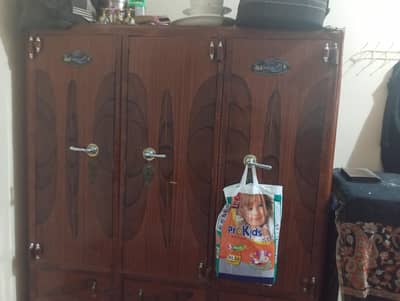 3 Door Almari for sell condition Good All lock working nicely