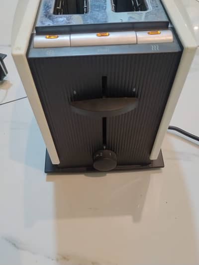 Braun toaster