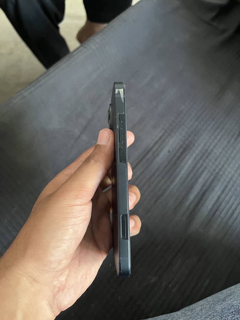Apple iPhone 13 4