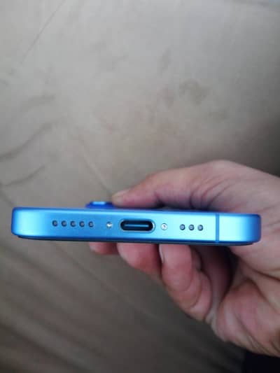 Apple iPhone 16