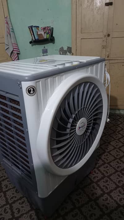 Gizmo G-700 Room Cooler Condition 10/10 with box and 3 gellbottles