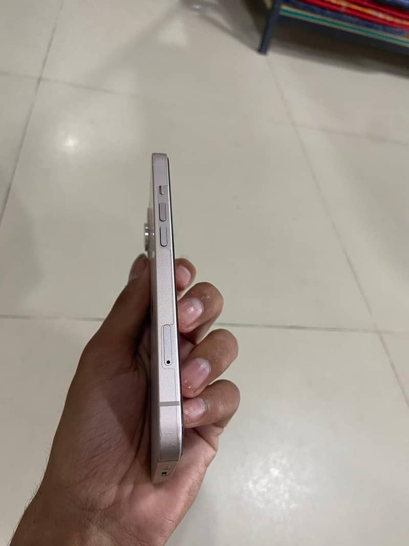 Apple iPhone 13 2