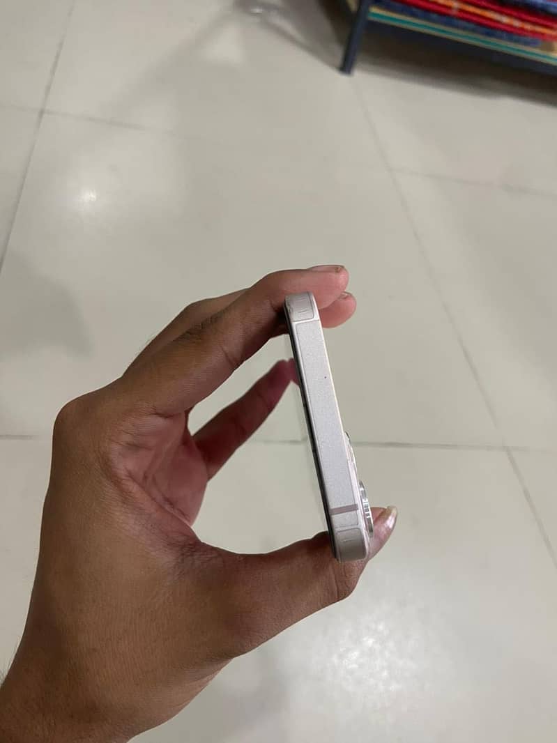 Apple iPhone 13 4