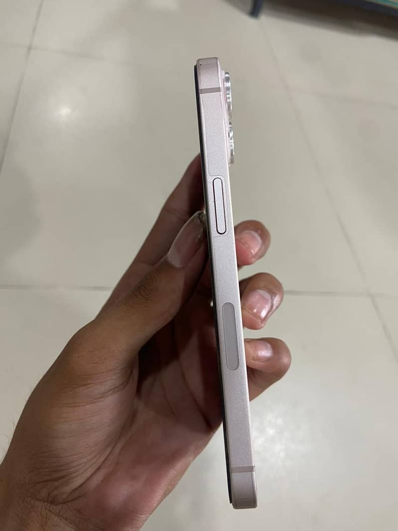 Apple iPhone 13 5