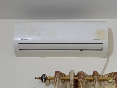 1.0 TON INVERTOR A/C FOR SALE