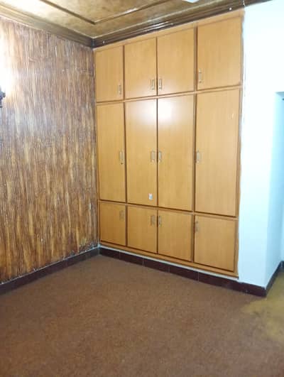 G11/4 E type flat For Rent First floor family bachelor's Job person