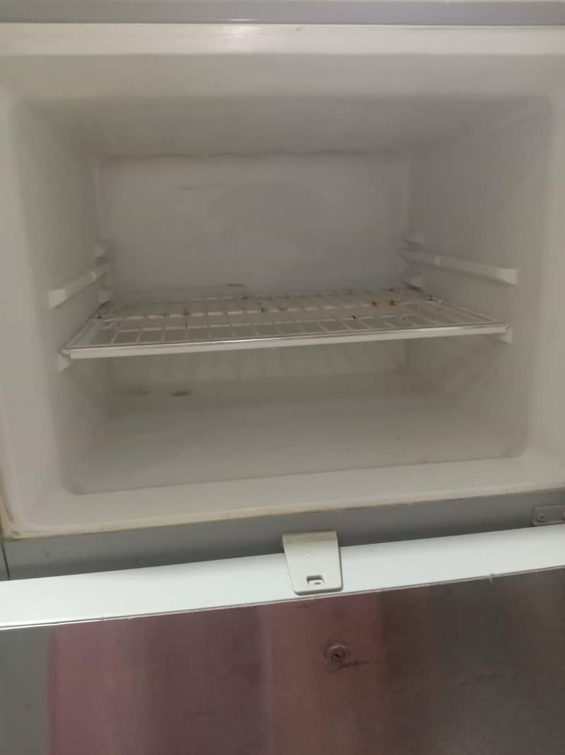 Refrigerator 4