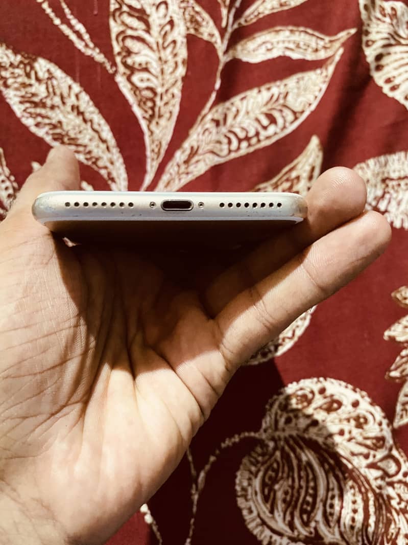 Apple iPhone 7 Plus 2