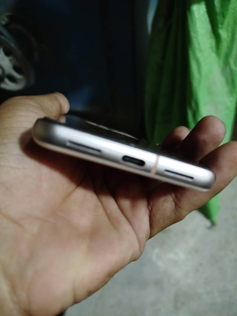 Google Pixel 8 3