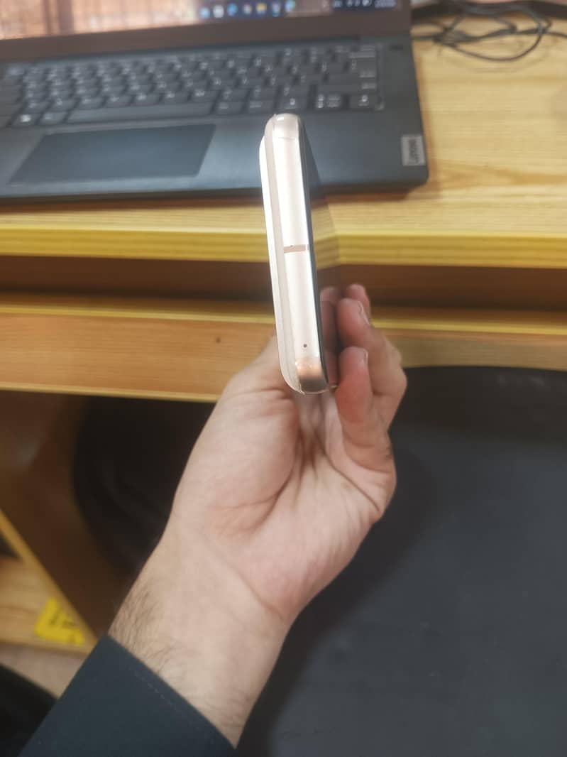 Google Pixel 8 4