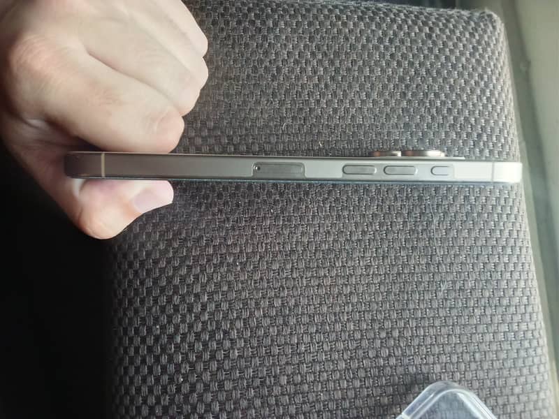 Iphone 16 pro max 3