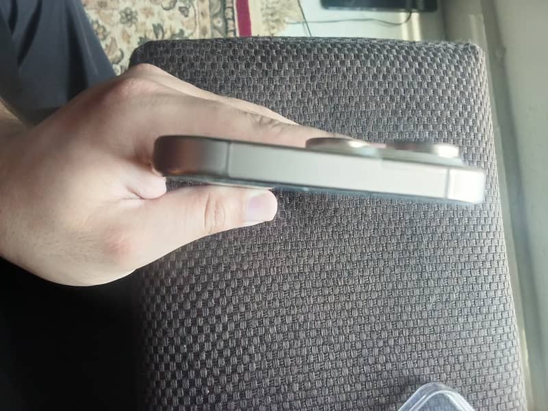 Iphone 16 pro max 4