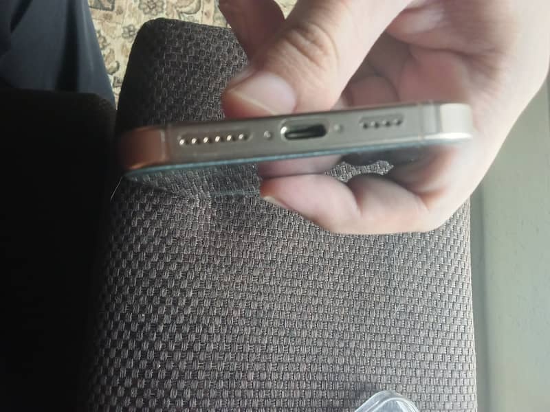 Iphone 16 pro max 5
