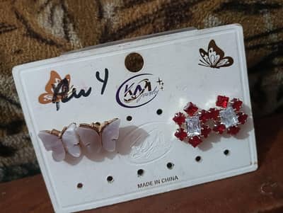 Beautiful and trendy earing (pack of two)