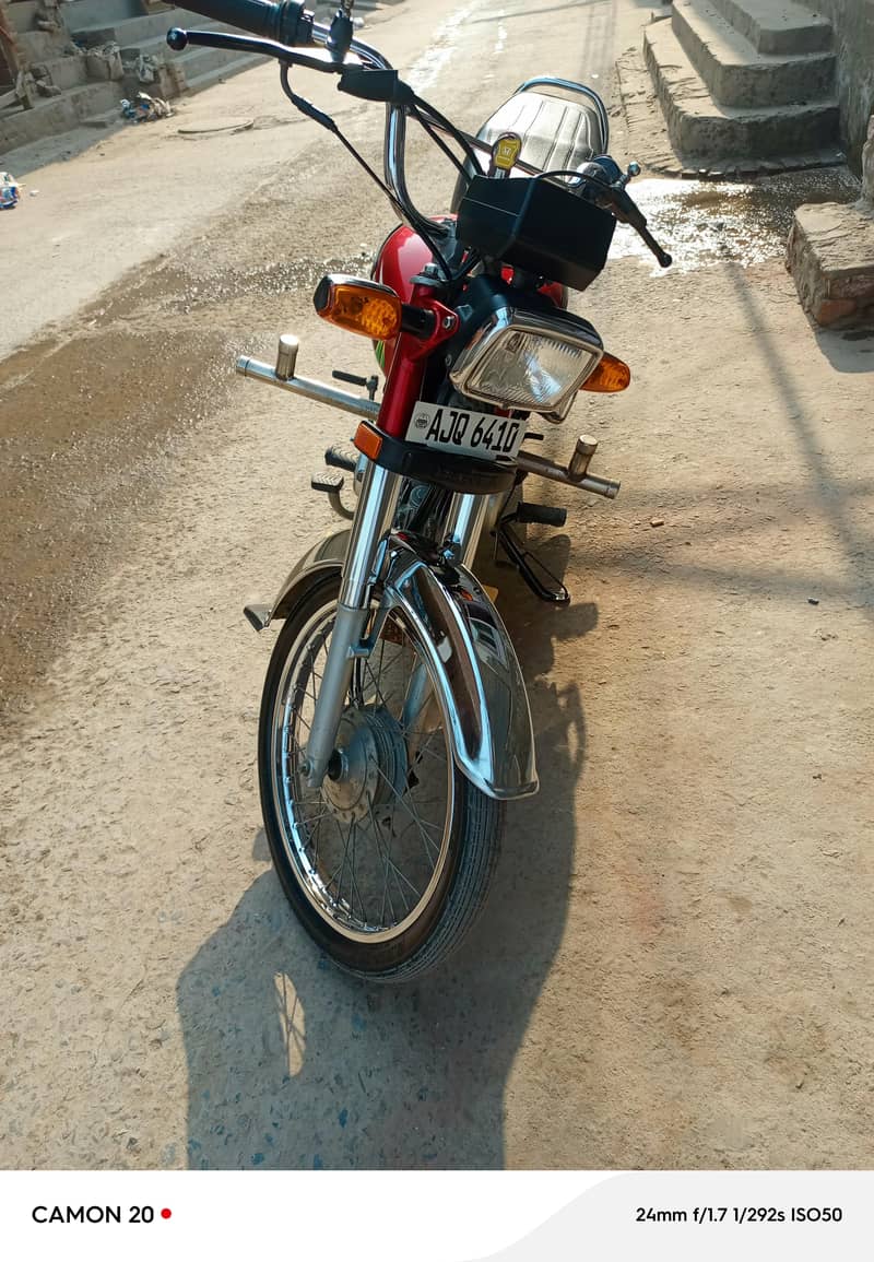 ایک لاکھ ،تیس ہزار پرائس ہے 9