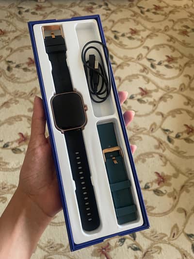 R06 Smartwatch