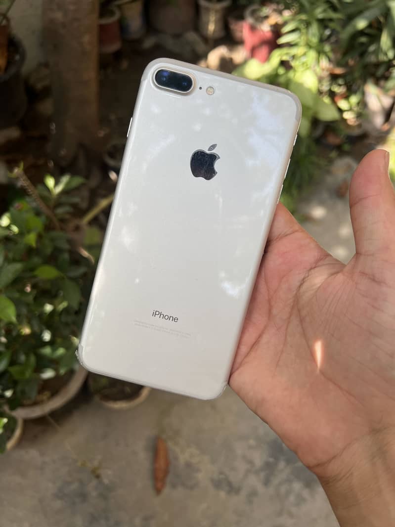 Apple iPhone 7 Plus 1