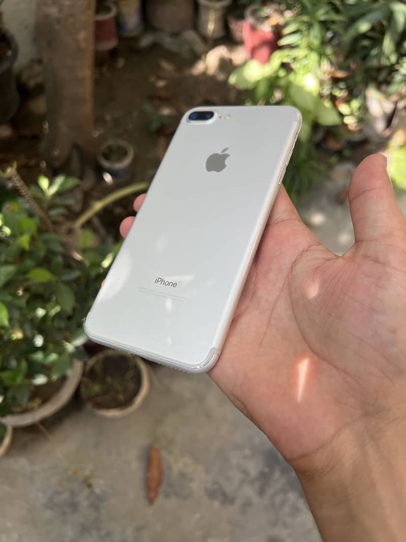 Apple iPhone 7 Plus 2