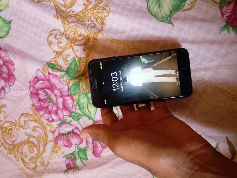 Apple iPhone 7 4