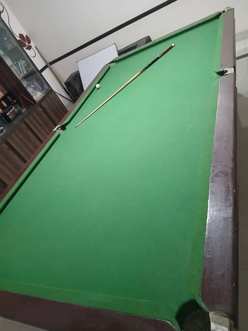 Snooker table 0
