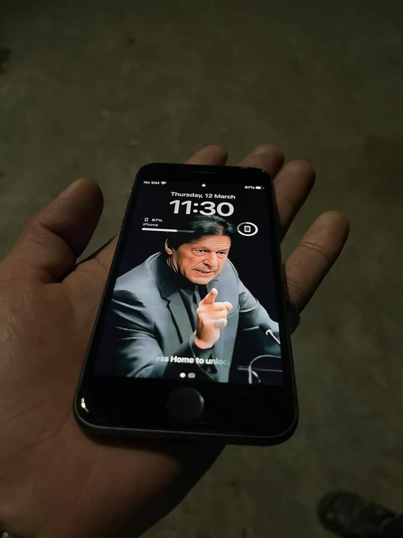 Apple iPhone 8 1