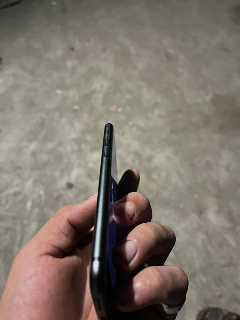 Apple iPhone 8 3
