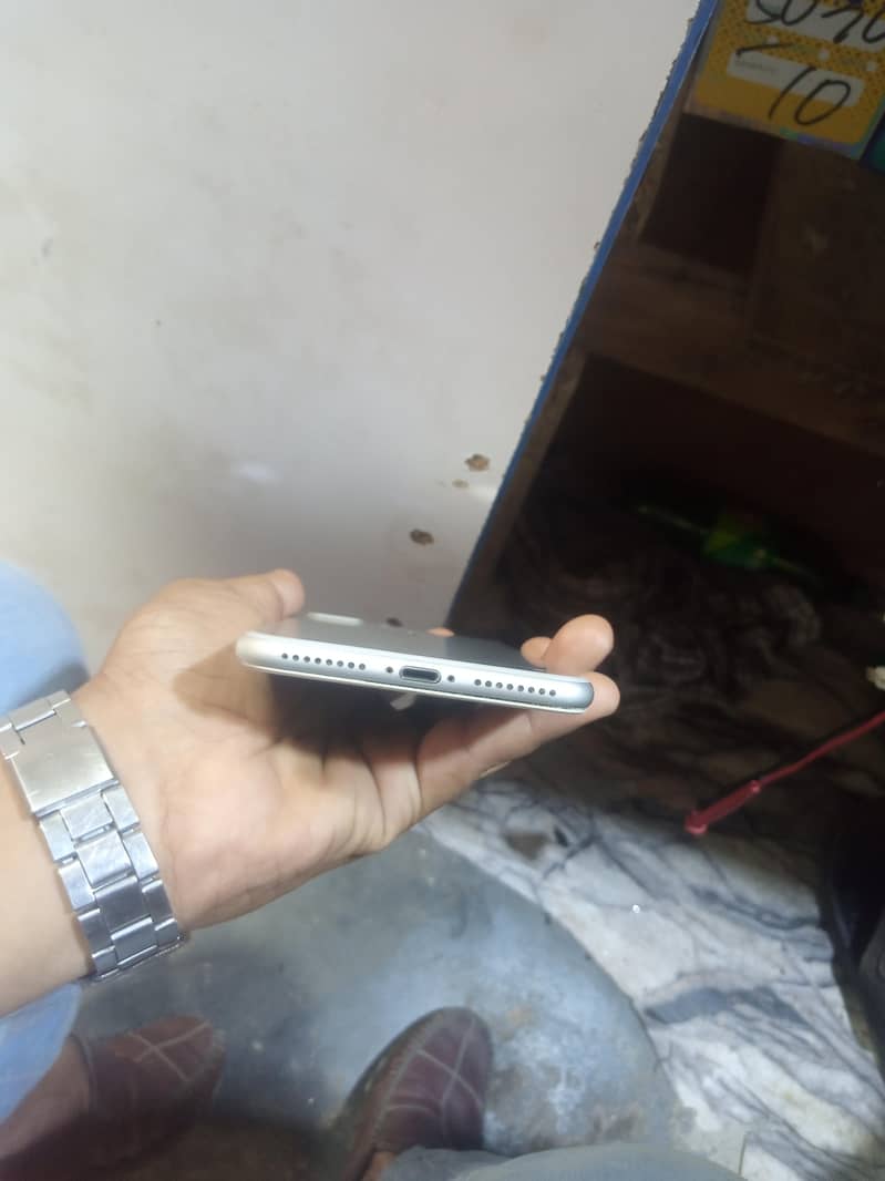 Apple iPhone 7 Plus 2