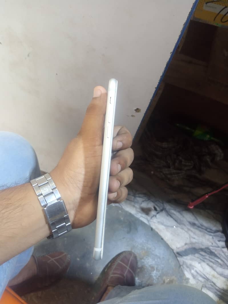 Apple iPhone 7 Plus 3