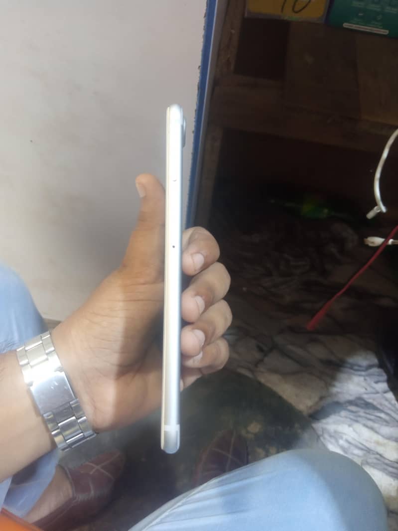 Apple iPhone 7 Plus 4
