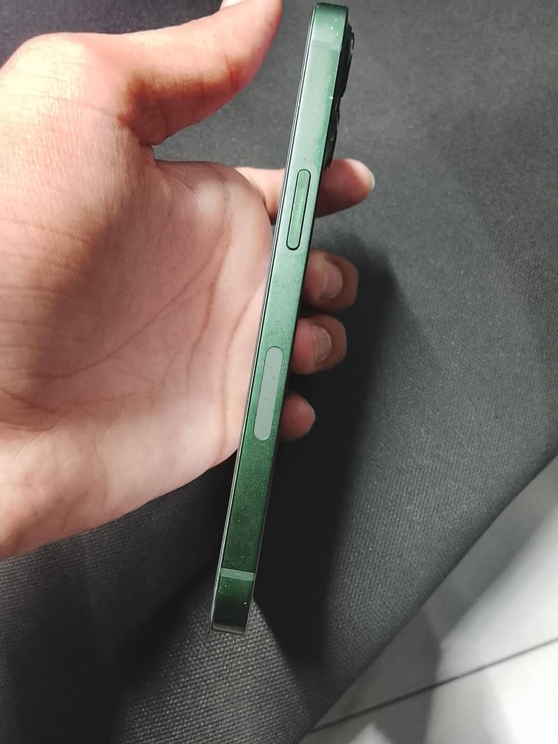 Apple iPhone 13 2