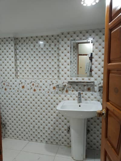 1kanal full house with 8bedrooms available for rent