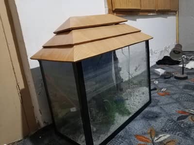 Aquarium tank with roof and all accessories