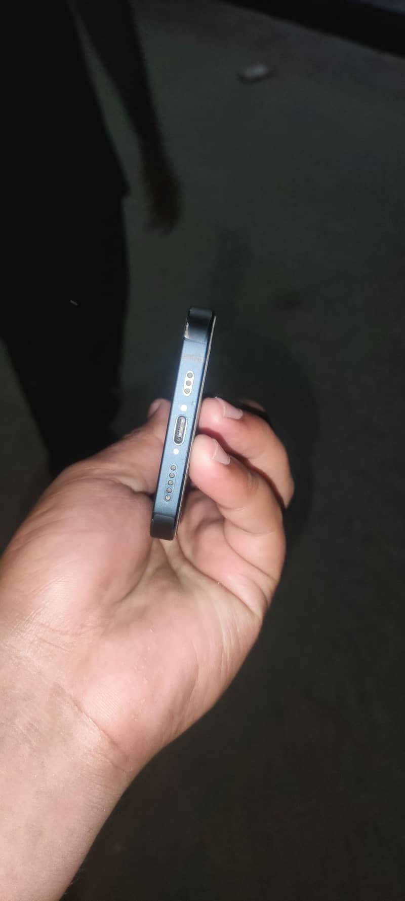 Apple iPhone 13 4