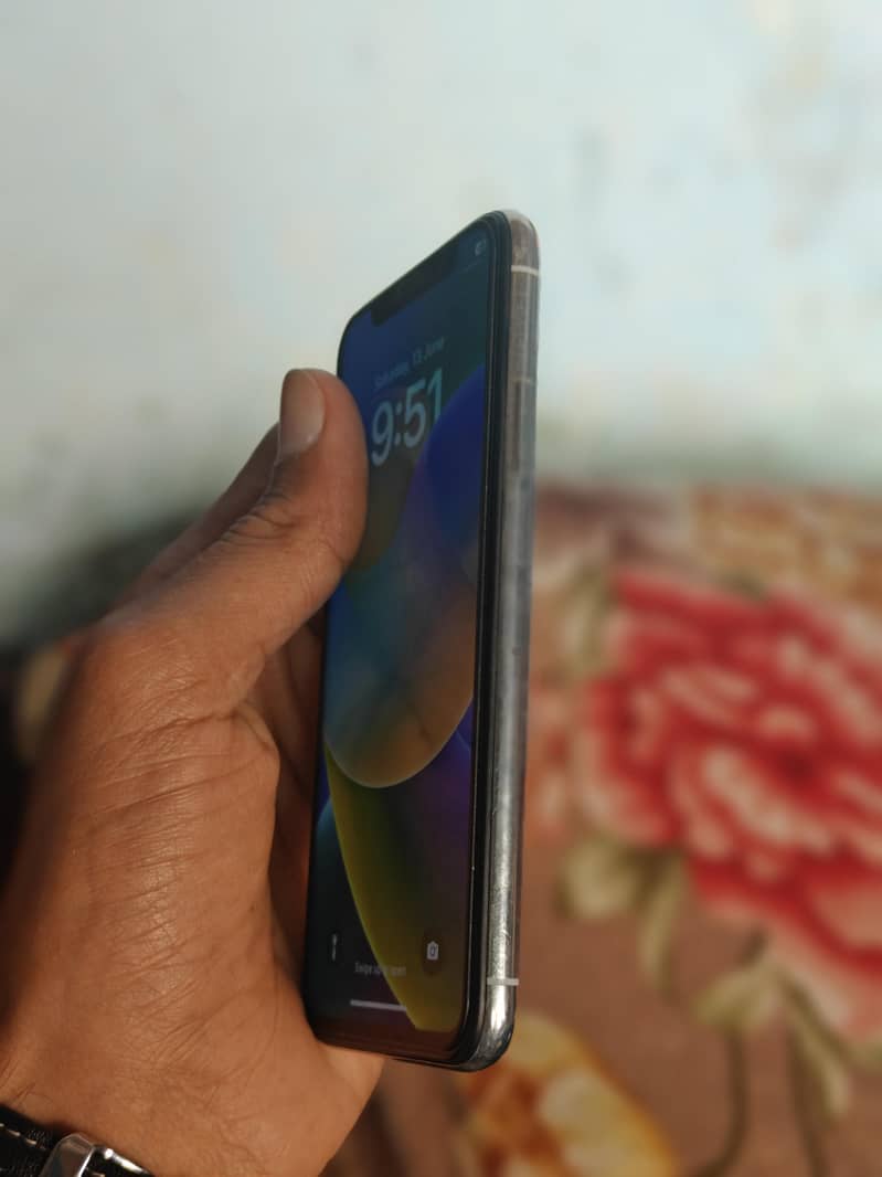 Apple iPhone X 4