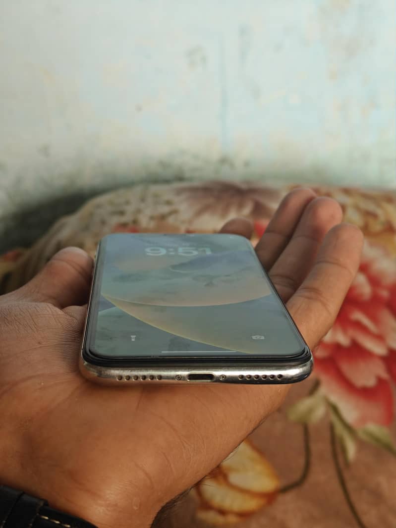 Apple iPhone X 5